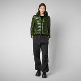 Animal-free damen-steppjacke Cosmary mit kapuze in Tannengrün - DAMEN FW24 NEW IN | Save The Duck