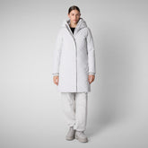 Woman's hooded parka Sienna in fog grey - Arctic Woman | Save The Duck