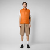 Man's quilted gilet Adam in amber orange - MEN SS24 SALE | Save The Duck